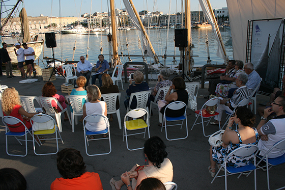 È arrivato un veliero carico di ...